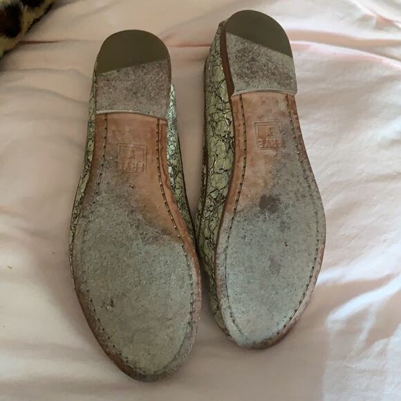 FRYE cream and silver crinkle CARSON BALLET flats - Picture 5 of 10